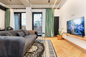 Moedani Marvel Residence with a Balcony and Free Parking